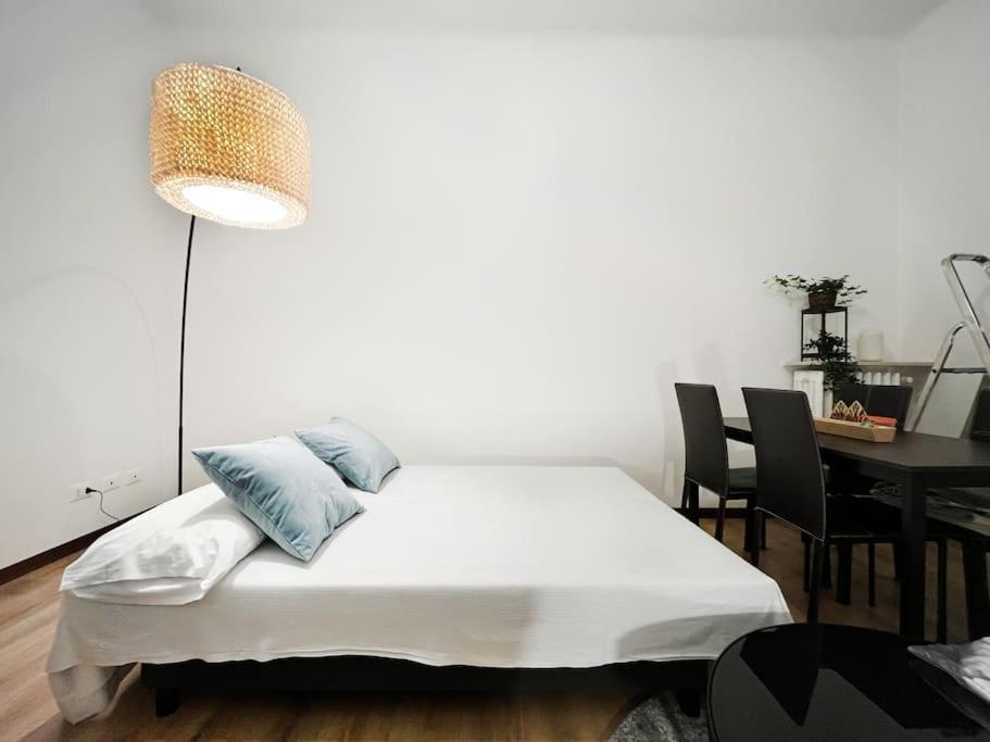 20 Min Duomo *Design Apartment* Milan Bagian luar foto